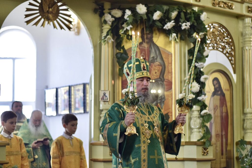 Божественная литургия в праздник Святой Троицы