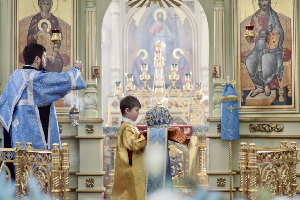 Епископ Василий совершил Божественную литургию