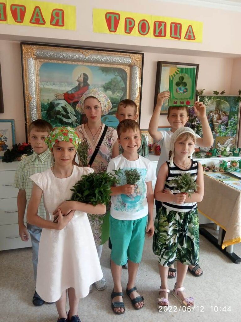 Занятия в воскресной школе «Славословие» в День Святой Троицы